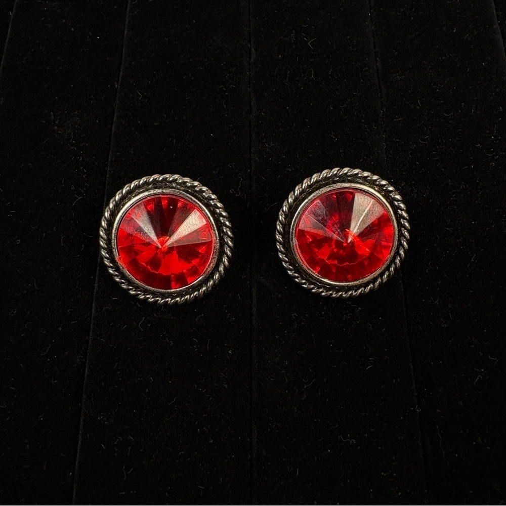 Vintage Red Crystal Rhinestone Detail Rope Border Stud Earrings